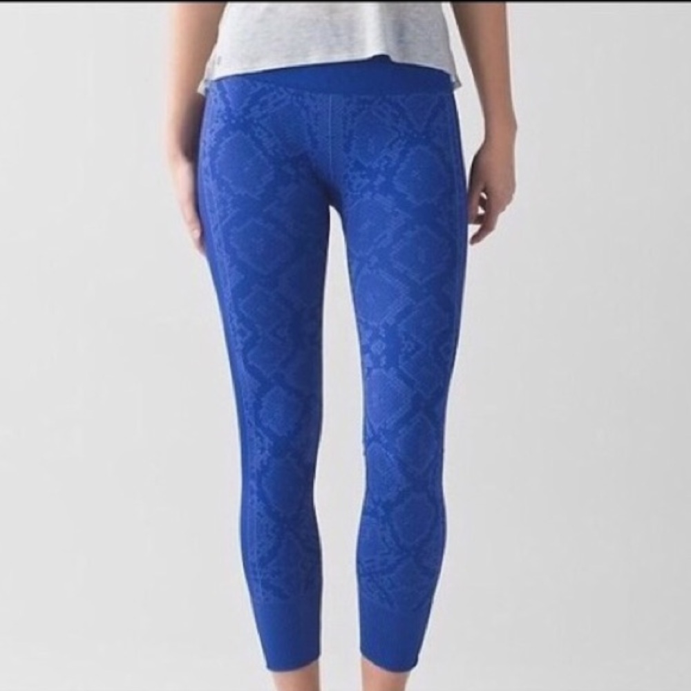 Lululemon Ebb to Street Blue Snake